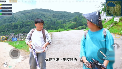 绝地求生真人版：沙漠遇到小姐姐，这个斜坡不好！
