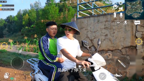 绝地求生真人版：沙漠遇到小姐姐，这个斜坡不好！
