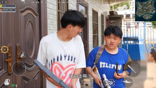 绝地求生真人版：沙漠遇到小姐姐，这个斜坡不好！