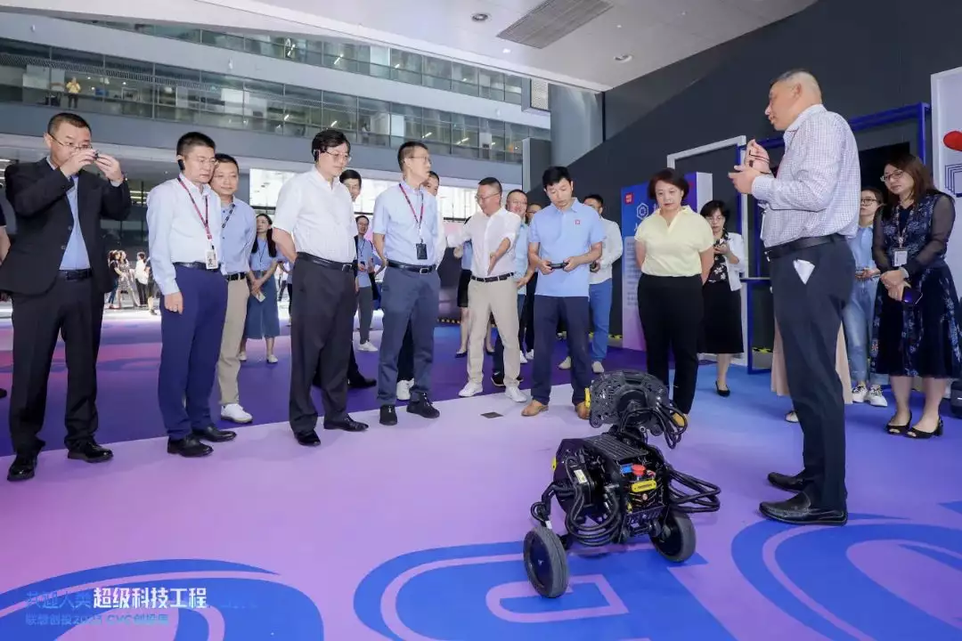 共迎人类超级科技工程大时代联想创投创投周点亮仪式
