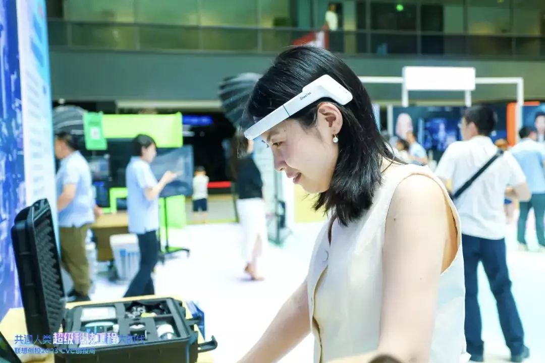 共迎人类超级科技工程大时代联想创投创投周点亮仪式
