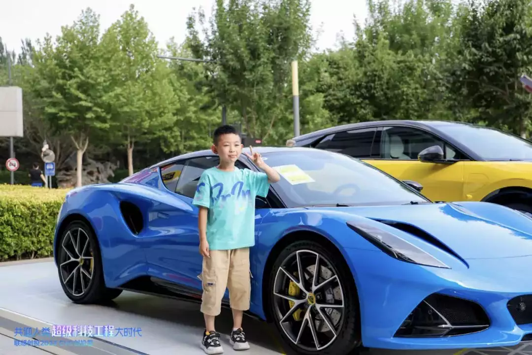 共迎人类超级科技工程大时代联想创投创投周点亮仪式