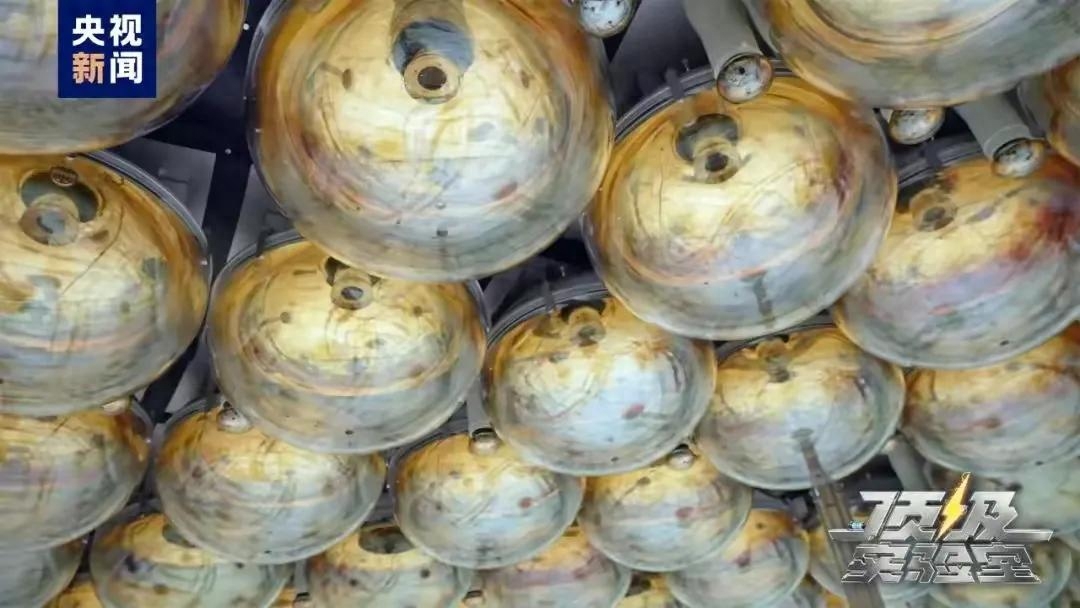 宇宙诞生之初的秘密：江门中微子实验装置逐渐揭开建筑面纱