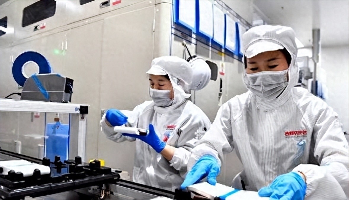 中国军队突破量产超级电池技术为大功率电器提供能源