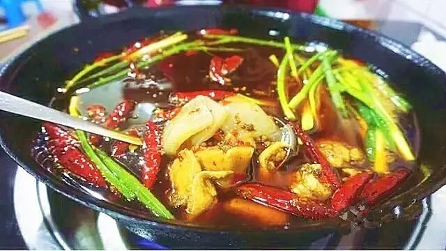重庆这家藏在咔咔角角的烧鸡公，竟然让无数人趋之若鹜